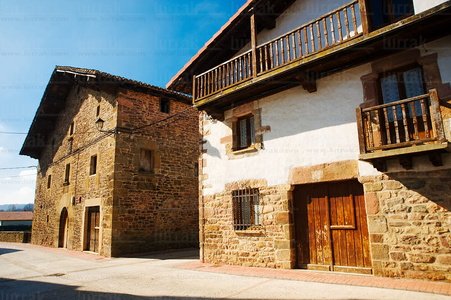 08MOA0017-Caserios, Lantz, Navarra