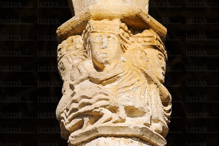 08MOA0025-Capitel en la Iglesia de San Vicente. Larunbe, Navarra
