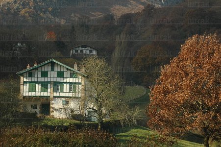 08RT0078-Típico caserío labortano en Sara. Francia