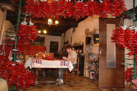 08RT0187-Preparación Pimiento rojo. Caserío. Espelette, Lapurd