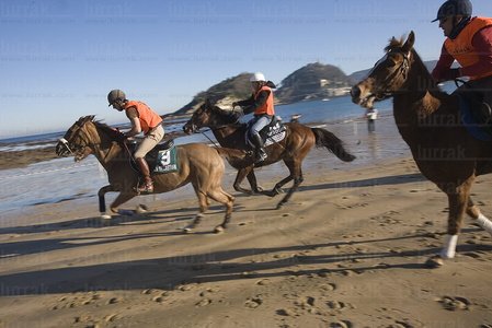 09JHJ_0003-Carrera Caballos. Playa de Ondarreta, San Sebastian, 