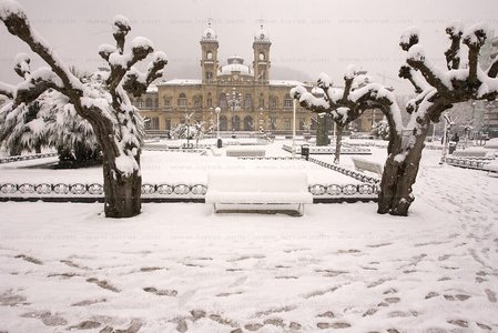 09JHJ_0049-Nieve en Alderdi Eder, San Sebastian, Gipuzkoa, Euska