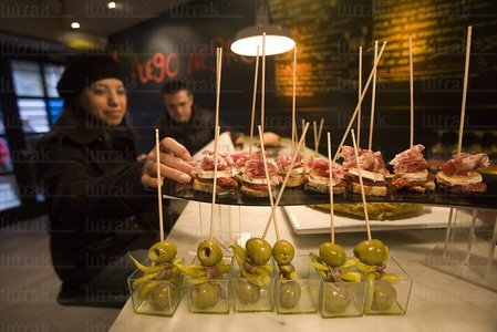 09JHJ_0060-Pintxos en A Fuego Negro, San Sebastian, Gipuzkoa, Eu
