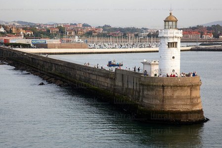 09PXE_130-Faro y muelle. Puerto de Bilbao, Bizkaia, Euskadi