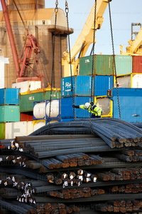 09PXE_143-Carga de perfiles. Puerto de Bilbao, Bizkaia, Euskadi