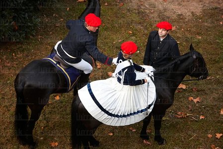 09PXE_867-Cantiner-Caballo-Alarde-Hondarribia-Gipuzkoa-Euskadi