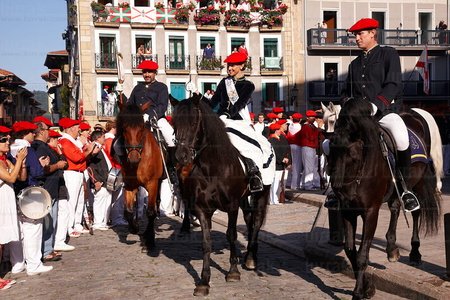 09PXE_894-Cantinera-Caballo-Alarde-Hondarribia-Gipuzkoa-Euskadi