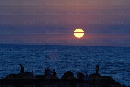 09RT_0061-Pescadores en la 'Chambre d'Amour' al atardecer. Angle