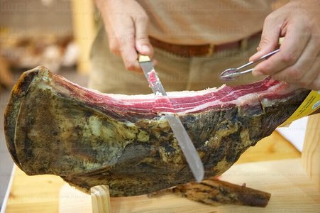 010PXE_0080-Cortando Jamón