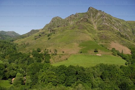 010RT_0027-Peñas de Itxuxi, Valle del Bazt·n. Navarra