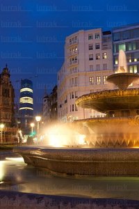 011FJG_0048-Fuente. Plaza Eliptica. Torre Iberdrola. Bilbao, Biz