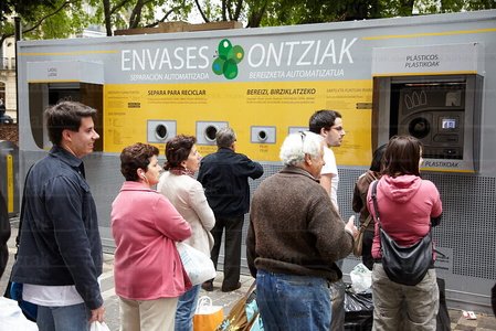 011MDR_0077-Recogida selectiva residuos. Pamplona, Navarra