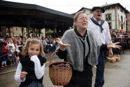 011MDR_0270-Llegada. Mujeres. Balleneros. Orio, Gipuzkoa, Euskad
