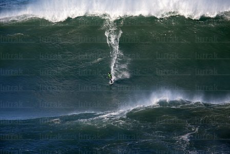 011MDR_0947-Asier Muniain. Surf. San Sebasti·n, Gipuzkoa, Euska