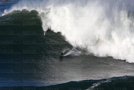 011MDR_0948-Asier Muniain. Surf. San Sebasti·n, Gipuzkoa, Euska