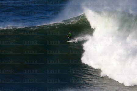 011MDR_0950-Asier Muniain. Surf. San Sebasti·n, Gipuzkoa, Euska