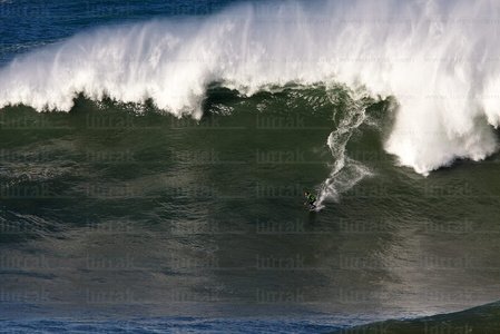 011MDR_0952-Asier Muniain. Surf. San Sebasti·n, Gipuzkoa, Euska
