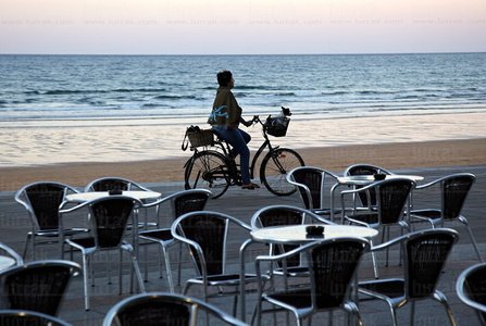 011PXE_1146-Terraza en el Paseo Marítimo. Zarautz, Gipuzkoa, Eu