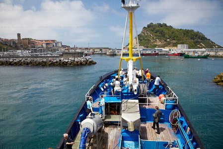 011PXE_1223-Barco pesquero con turistas. Getaria, Gipuzkoa, Eusk