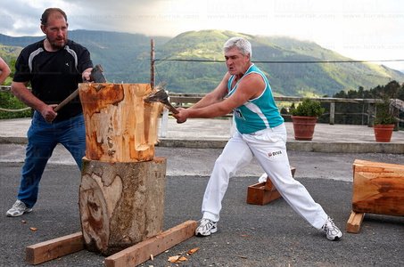 011PXE_1491-Aizkolari. Deporte rural vasco. Aduna, Gipuzkoa, Eus