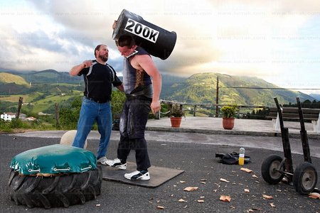 011PXE_1494-Levantadores de piedras. Deporte rural vasco. Aduna,