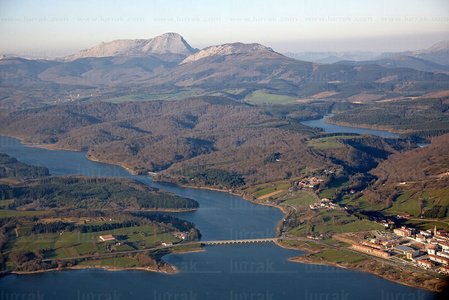 011PXE_1706-Vista aérea Embalse de Urrunaga. Leguriana, Alava