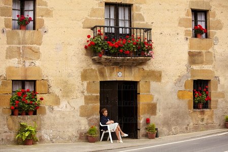 012MDR_0319-Mujer a la fresca. Bolibar, Bizkaia, Euskadi