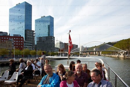 012MDR_0651-Turistas. Bilboats, Bilbao, Bizkaia, Euskadi