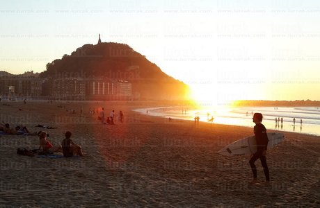 012PXE_0112-Surf. Playa de la Zurriola. Donostia, Gipuzkoa, Eusk