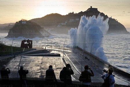 013MDR_0002-Temporal de Mar, San Sebastian, Gipuzkoa, Euskadi