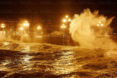 014MDR_0004-Olas gigantes. Puente de Santa Catalina. Alerta Roja