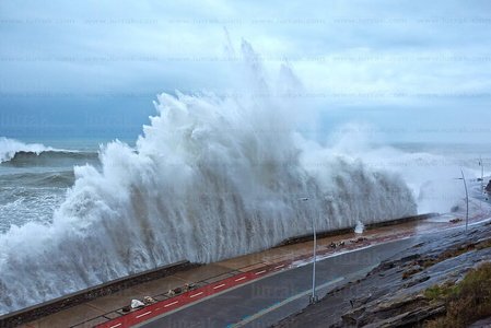 014MDR_0015-Olas gigantes. Temporal Mar Cantábrico. Alerta Roja