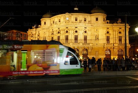 09033-Tranvía. Euskotren. Teatro Arriaga. Bilbao, Bizkaia, Eusk
