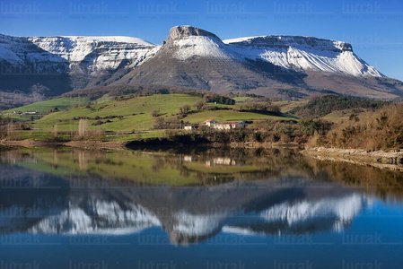 09115-Reflejos-Sierra-Salvada-Maroño-Álava-Euskadi
