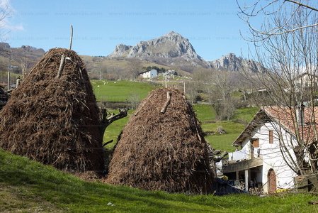 09392-Metas-Caserío-Aralar-Azkarate-Navarra