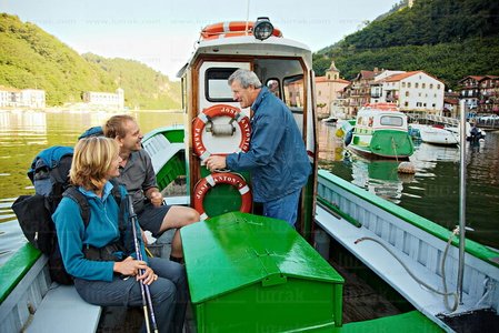 09978-Peregrinos en el bote. Camino de Santiago. Pasaia, Gipuzko