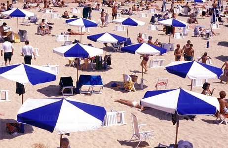 00037-Sombrillas-Playa-Ondarreta