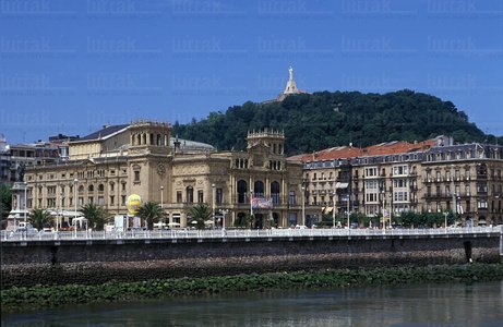 00062-Teatro-Victoria-Eugenia-Río-Urumea-Monte-Urgull-San-Sebas