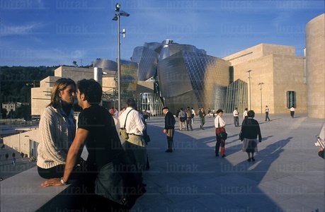 00240-Pareja-Museo-Guggenheim-Bilbao-Euskadi