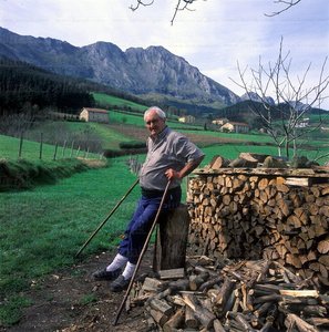 10017-Casero-Leña-Axpe-Bizkaia-Eusjkadi