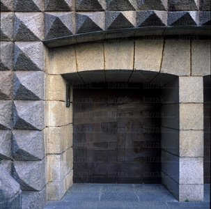 10098-Puerta-Basílica-Santuario-Arántzazu-Oñati-Gipuzkoa-Eusk