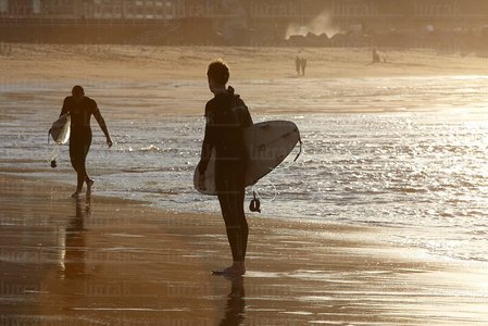 10929-Surfista-Playa-Zurriola-San-Sebastián-Gipukoa-Euskadi