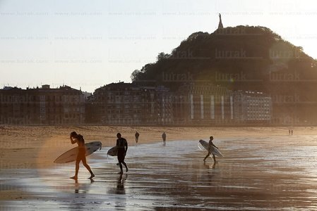 10931-Surfers-Playa-Zurriola-San-Sebastián-Gipukoa-Euskadi