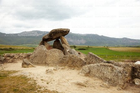 10978-Dólmen-la-Chabola-De-La-Hechicer-ElVillar-Álava-Euskadi