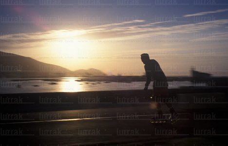 01086-Patinando-las-Arenas-Getxo-Bizkaia-Euskadi