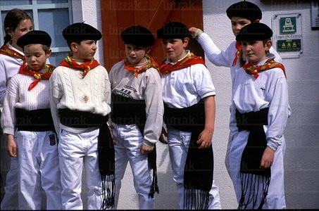01395-Niños-Mascarada-Larrau-Zuberoa
