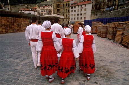 01700-Dantzaris-Puerto-San-Sebastian-Gipuzkoa-Euskadi