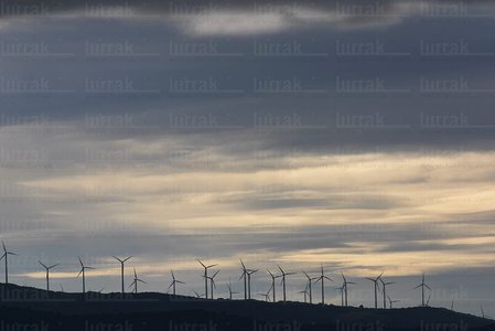 02319-Atardecer-Molinos-Viento-Pueyo-Navarra