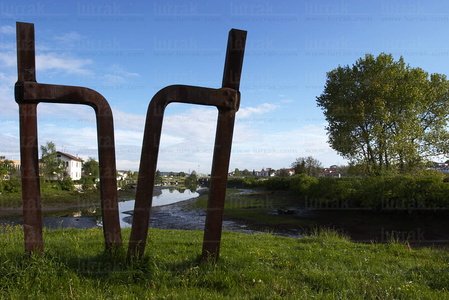 02714-Escultura-Río-Bidasoa-Irún-Gipuzkoa-Euskadi
