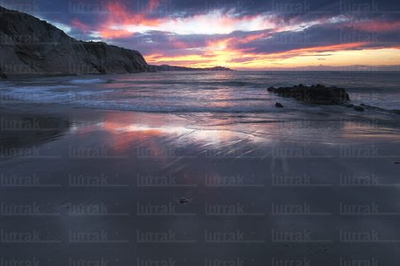 02790-Anochece. Playa de Itzurun. Flysch. Zumaia, Gipuzkoa, Eusk